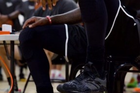 开云官方网站达拉斯独行侠训练开放日，清晨内部沟通引欢呼，NBA季后赛在即，赛程密集仍需轮换的简单介绍