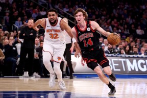 开云体育下载芝加哥公牛迎NBA季后赛关键赛，加时末段复出首秀，目标明确，训练强度显著提升的简单介绍