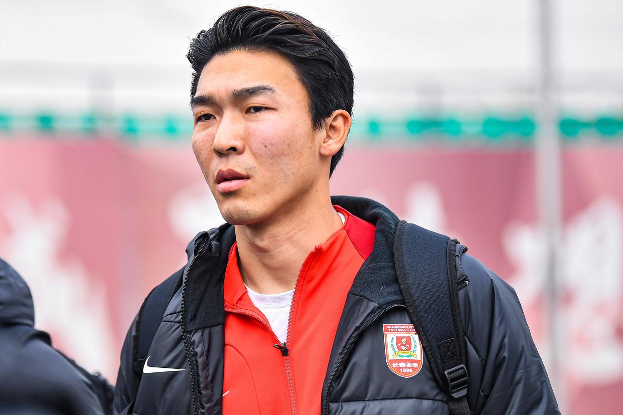 足总杯窗口期再迎强敌，新疆广汇手感冰凉，主帅态度：压力陡增，更衣室氛围转暖的简单介绍